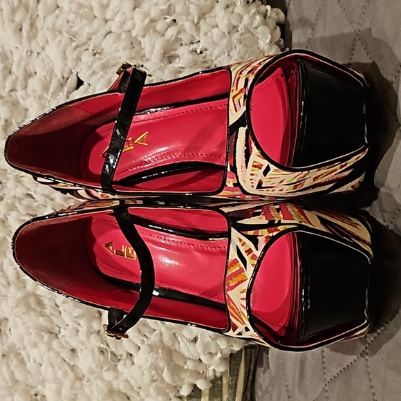 Alba Platform Heels - Picture 2 of 16